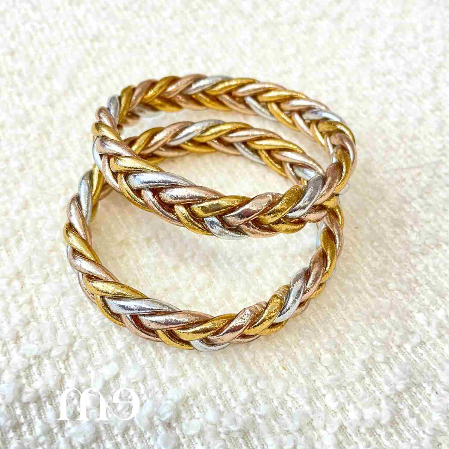 Comment porter le bracelet jonc bouddhiste ? Zoom sur cet accessoire stylé