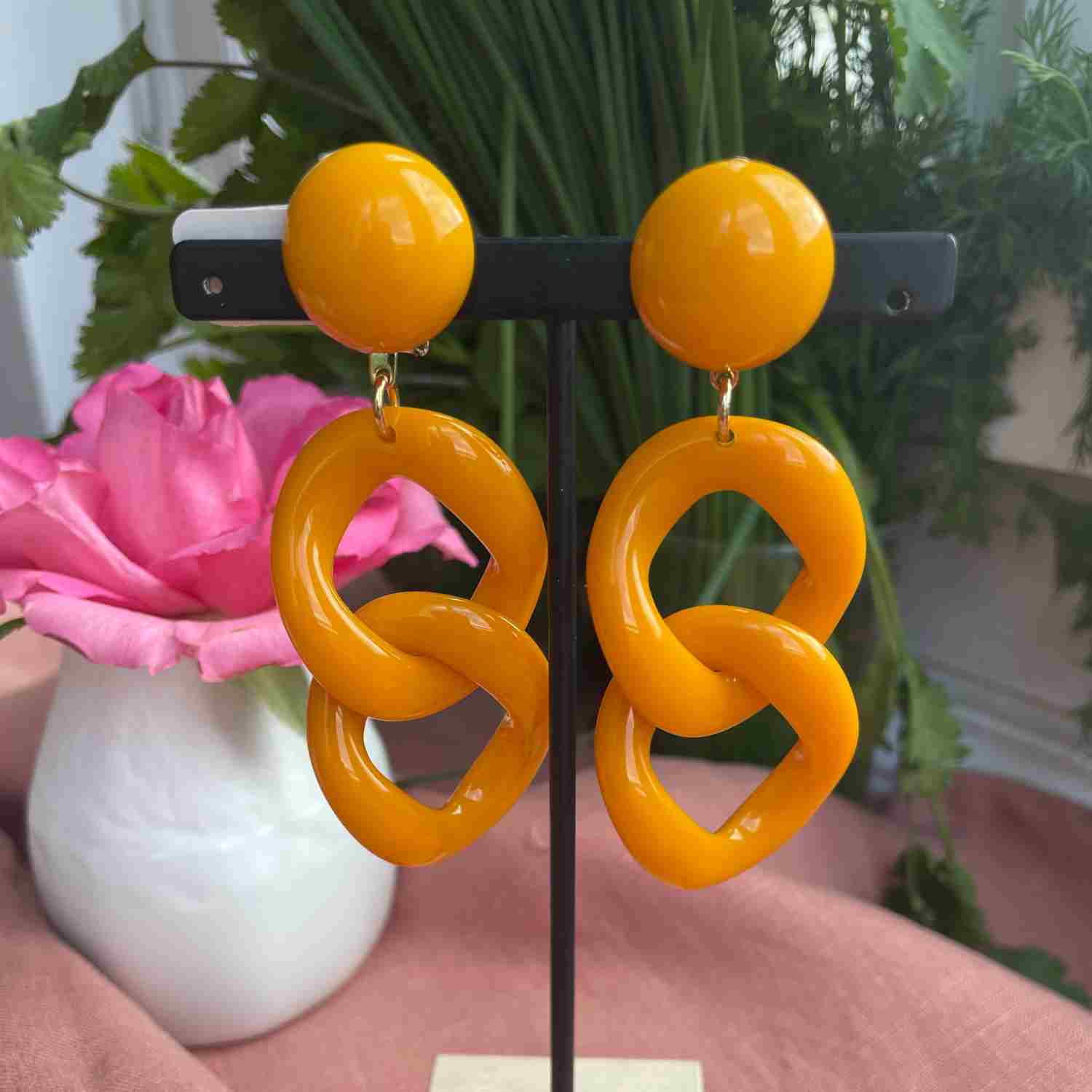 boucle clip maillon jaune moutarde de la marque francine Bramli
