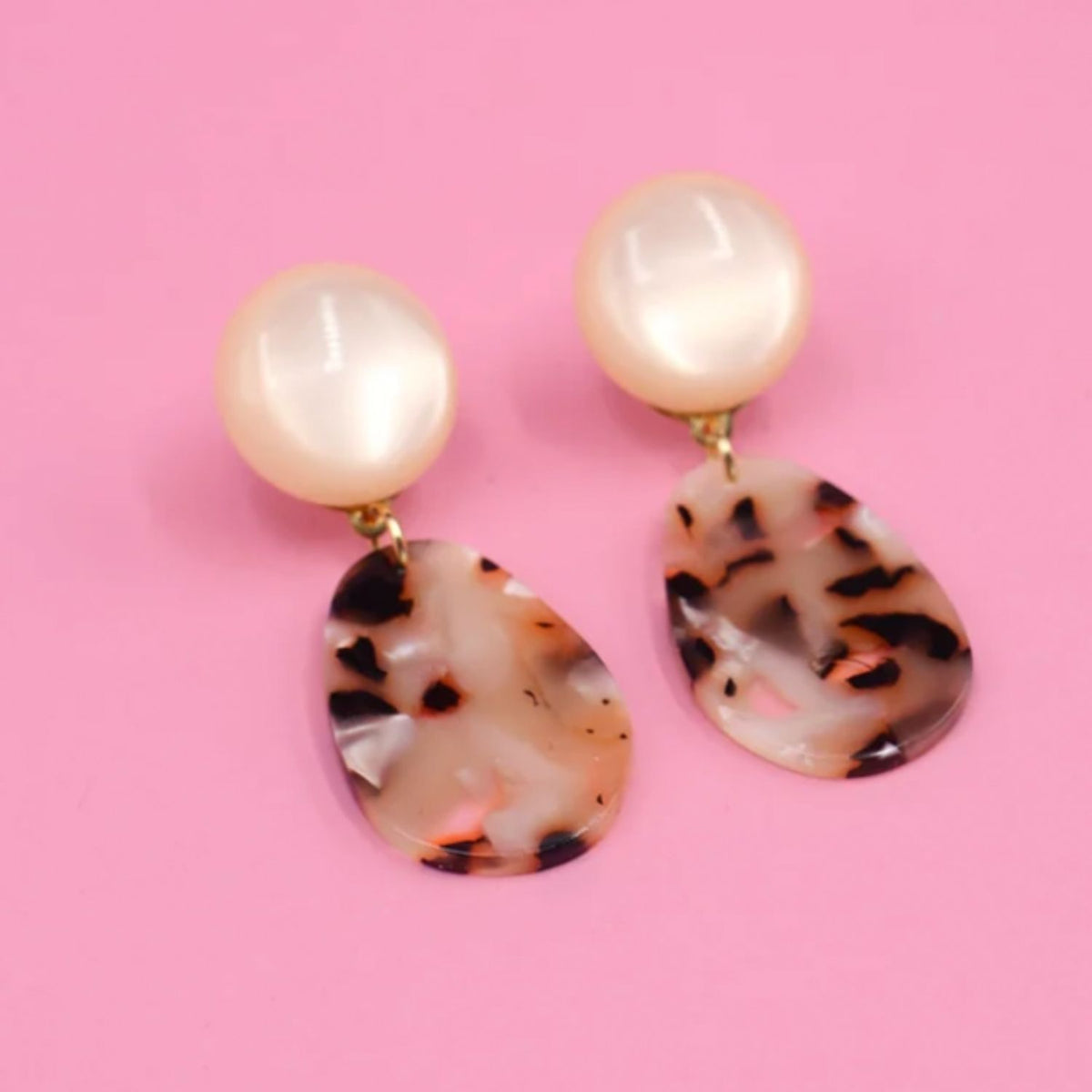 Boucles d’oreilles Alba beige et écaille – Clips