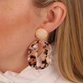 Boucles d’oreilles Alice beige et écaille