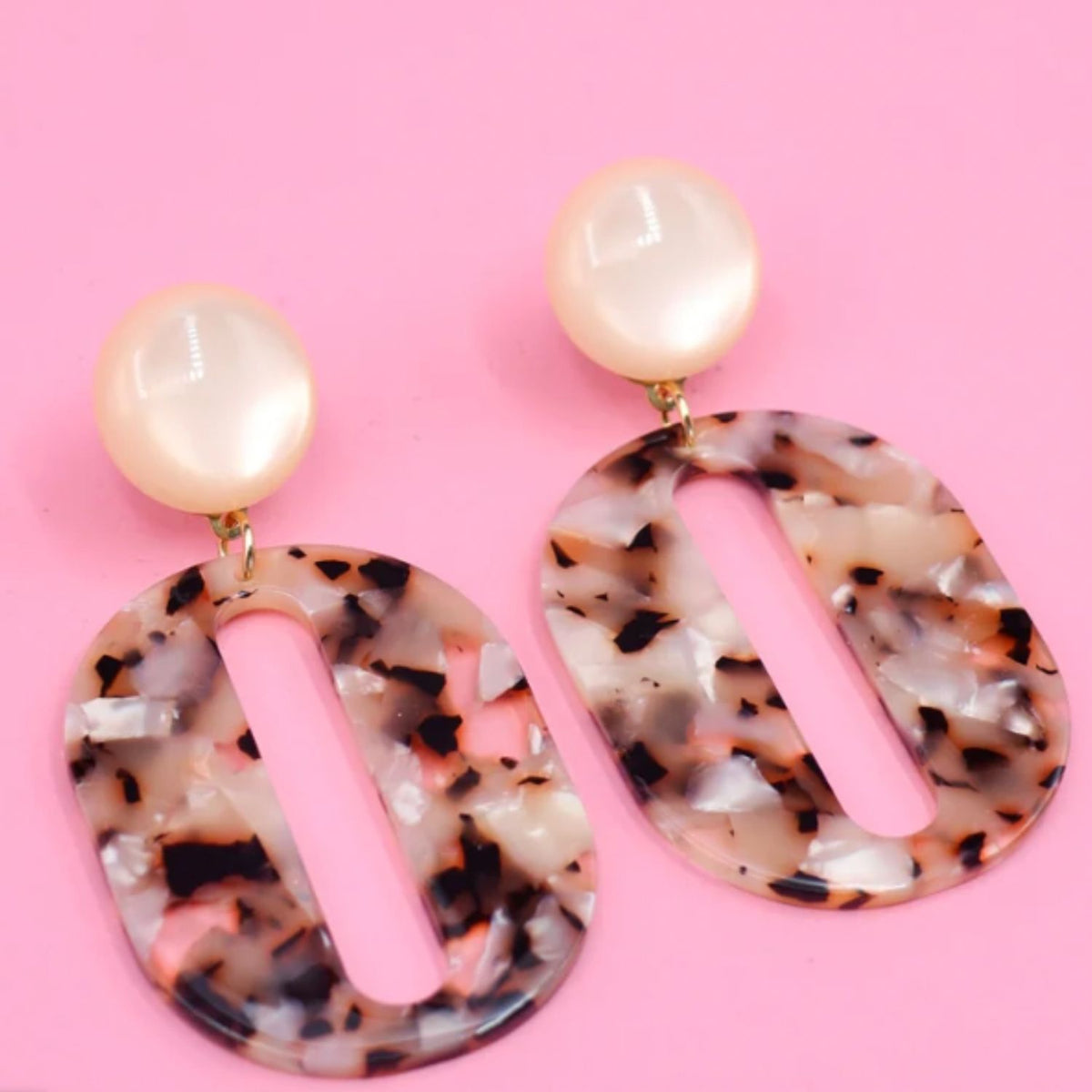 Boucles d’oreilles Alice beige et écaille – Clips