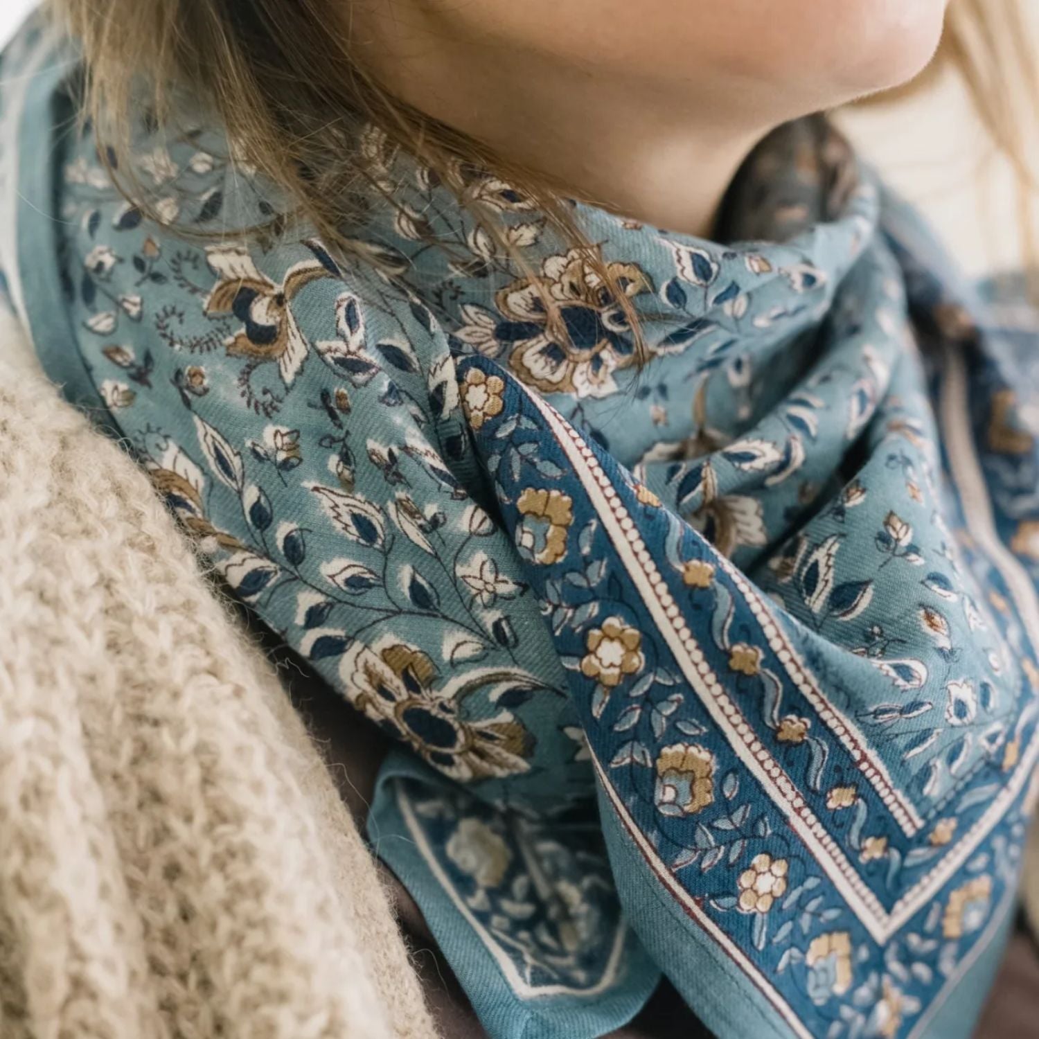 Foulard Folk Story Nuage – Bindi Atelier