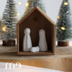 Petite crèche bois et personnage porcelaine Räder