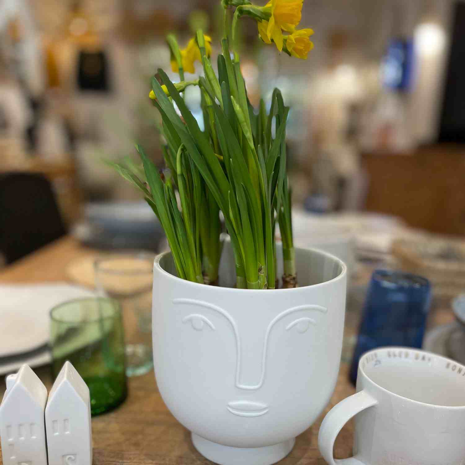 cache pot en porcelaine de la marque Rader avec forme de visage