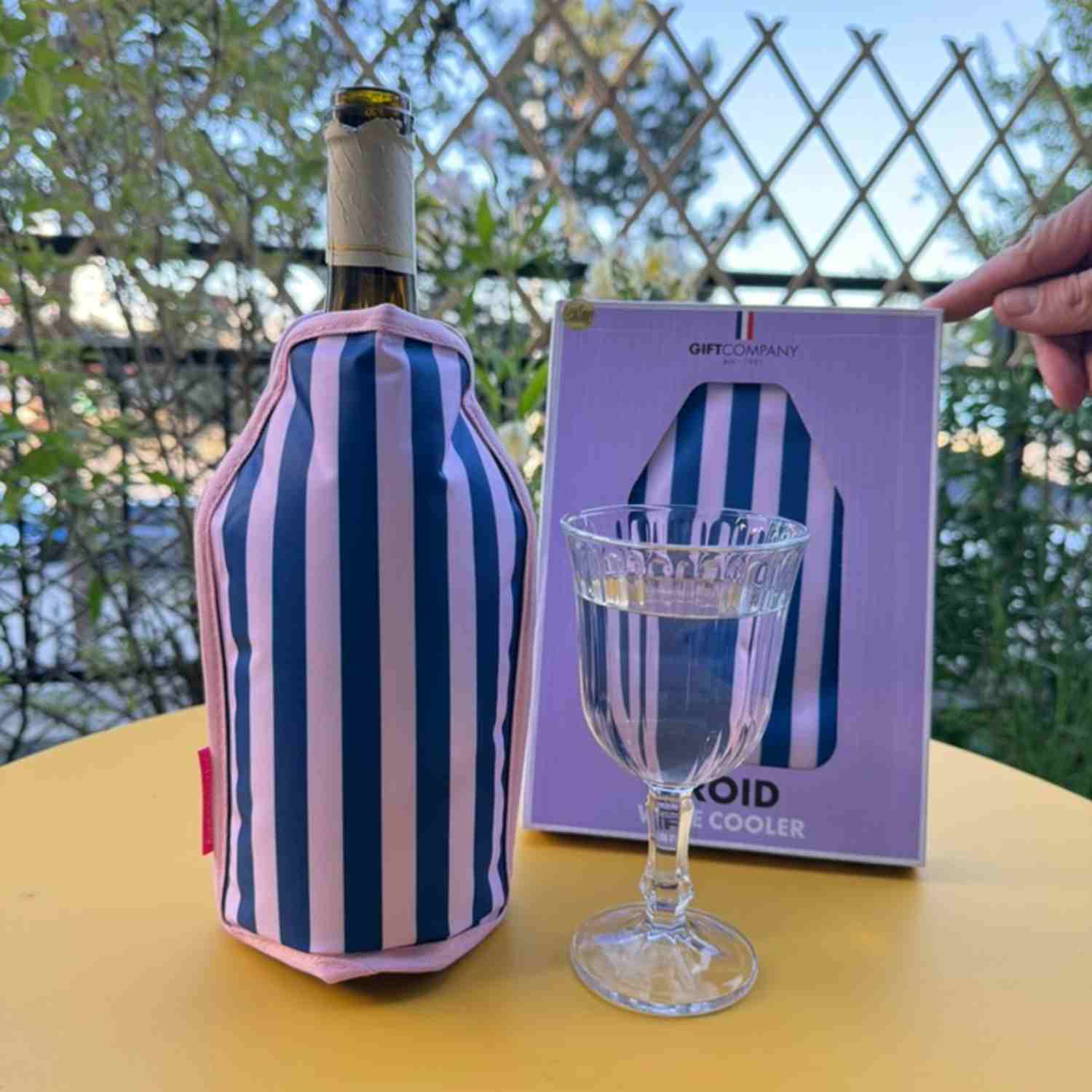 Manchon rafraîchissant rayures bleu et violet – pour bouteilles