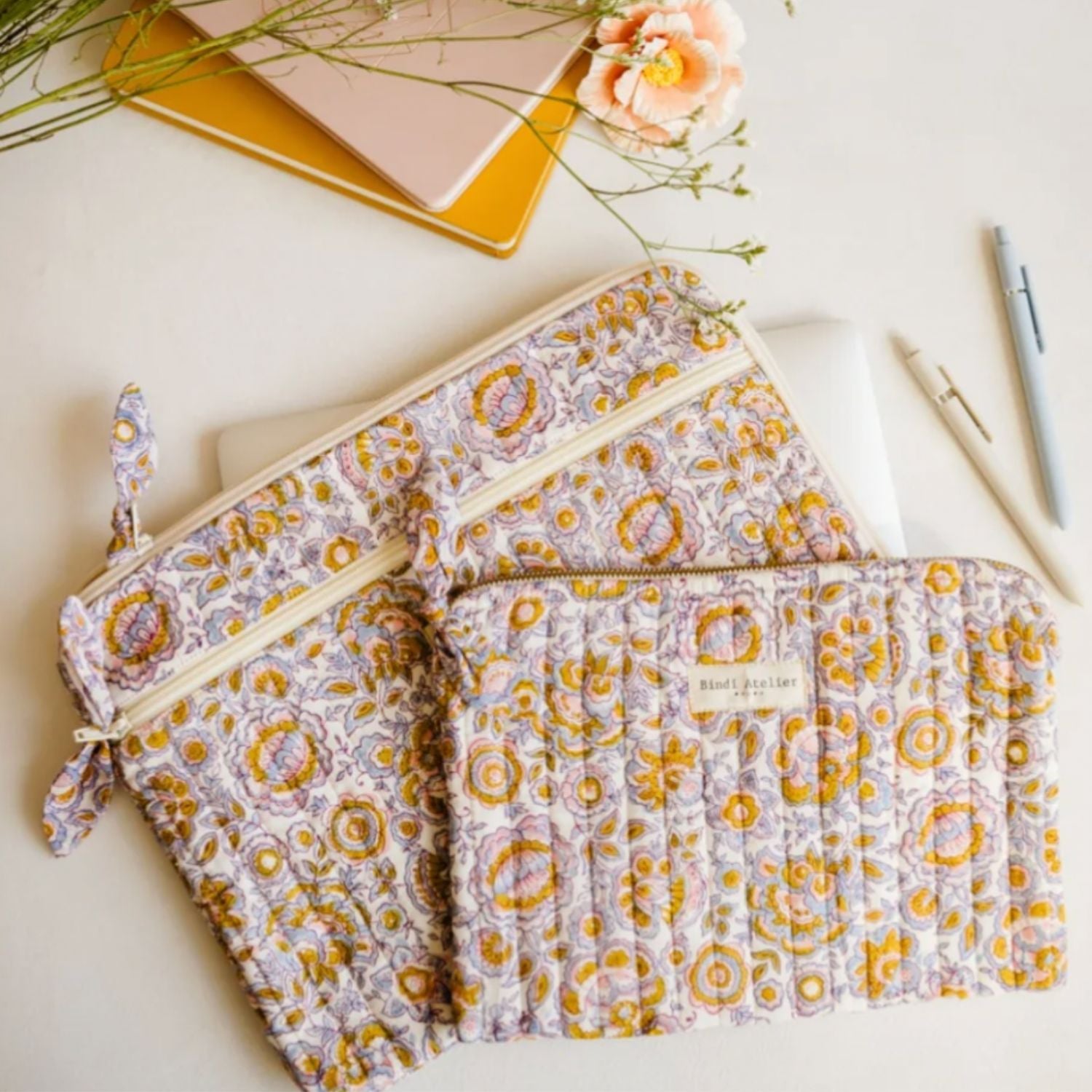 Pochette d’ordinateur Garda Bleuet – Bindi Atelier