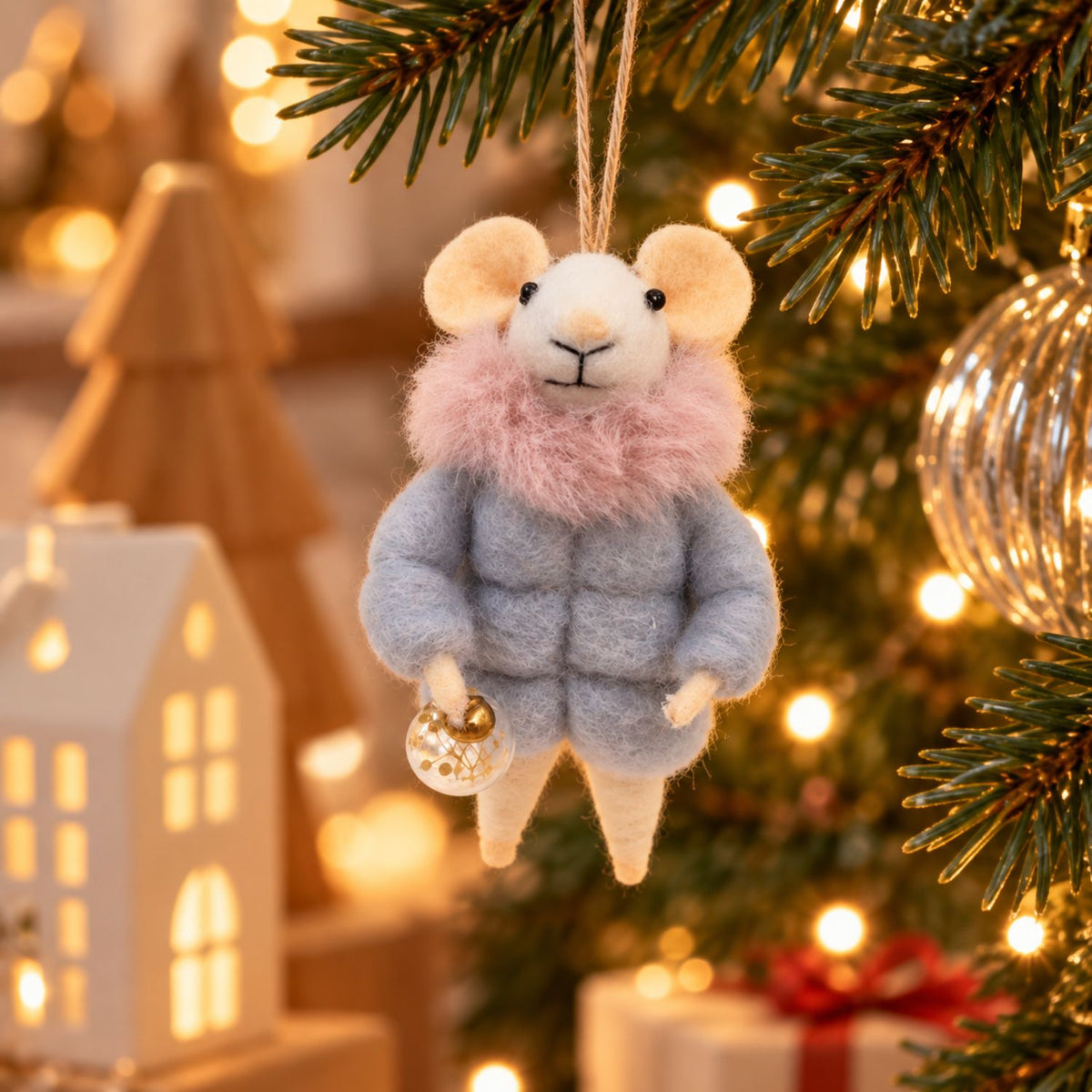 Souris Juliette – Suspension de Noël en doudoune bleue
