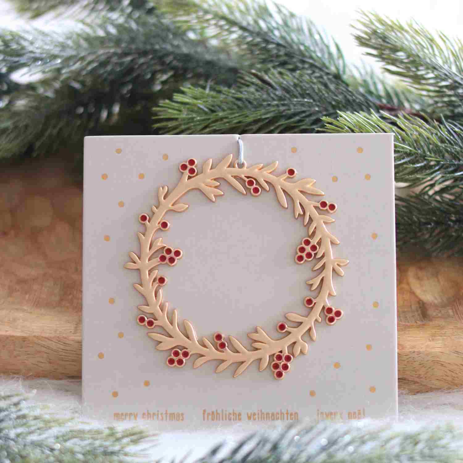 Suspension – Couronne de houx rouge – Räder