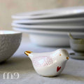 oiseau en faience au coeur rose