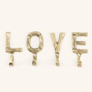 set de 4 crochets formant le mot LOVE