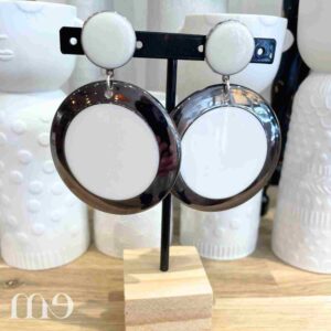 boucle oreille à clip blanche et contour gris métallisé