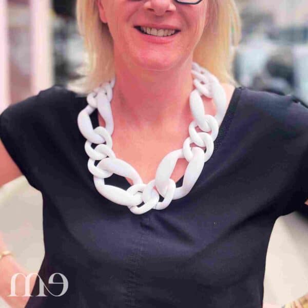 gros collier maillon de francine bramli blanc