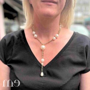 collier en perle et chaine doré de la marque francine Bramli
