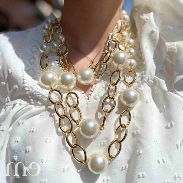 collier en perle et métal doré de Francine Bramli c'est une pièce unique
